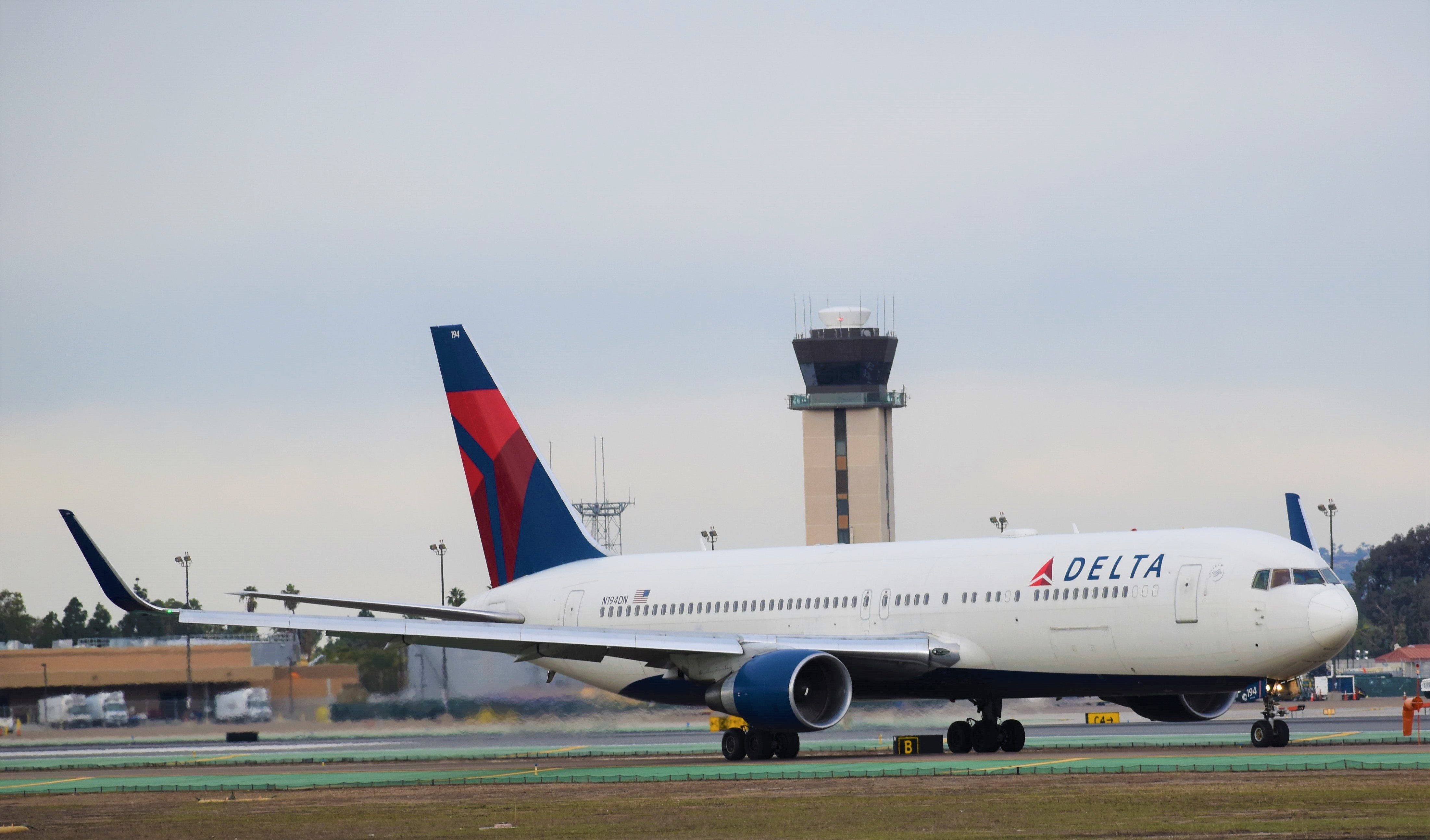 Full size: Delta Airlines Boeing 767-300 N194DN at San Diego International Airport